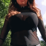seksi biust GIF - machanie piersiami w obcislej przeswitujacej czarnej bluzce - goraca brunetka duze piersi - ecycki Anissa